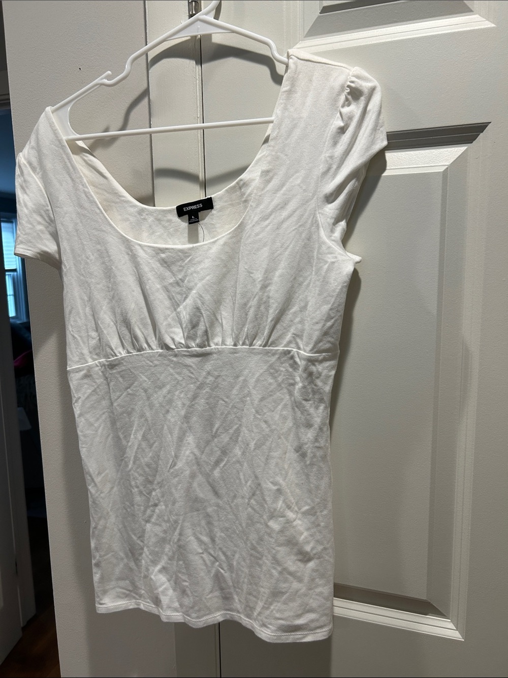Express White Scoop Neck Short Sleeve Tee